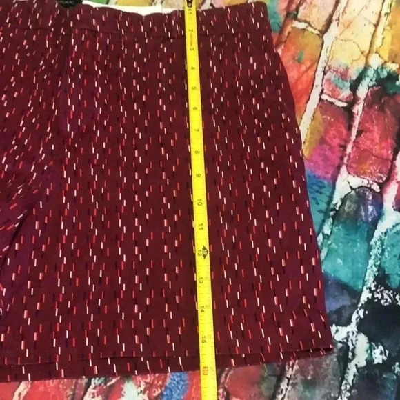 Banana Republic size 12 shorts burgundy - Picture 9 of 9